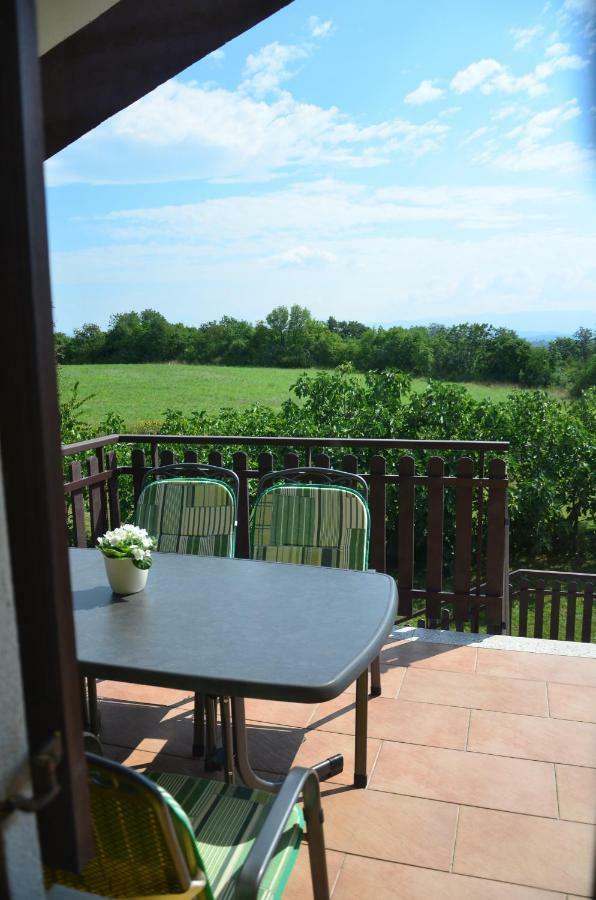 Apartma Louis Dutovlje Exterior foto