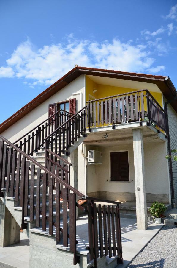 Apartma Louis Dutovlje Exterior foto