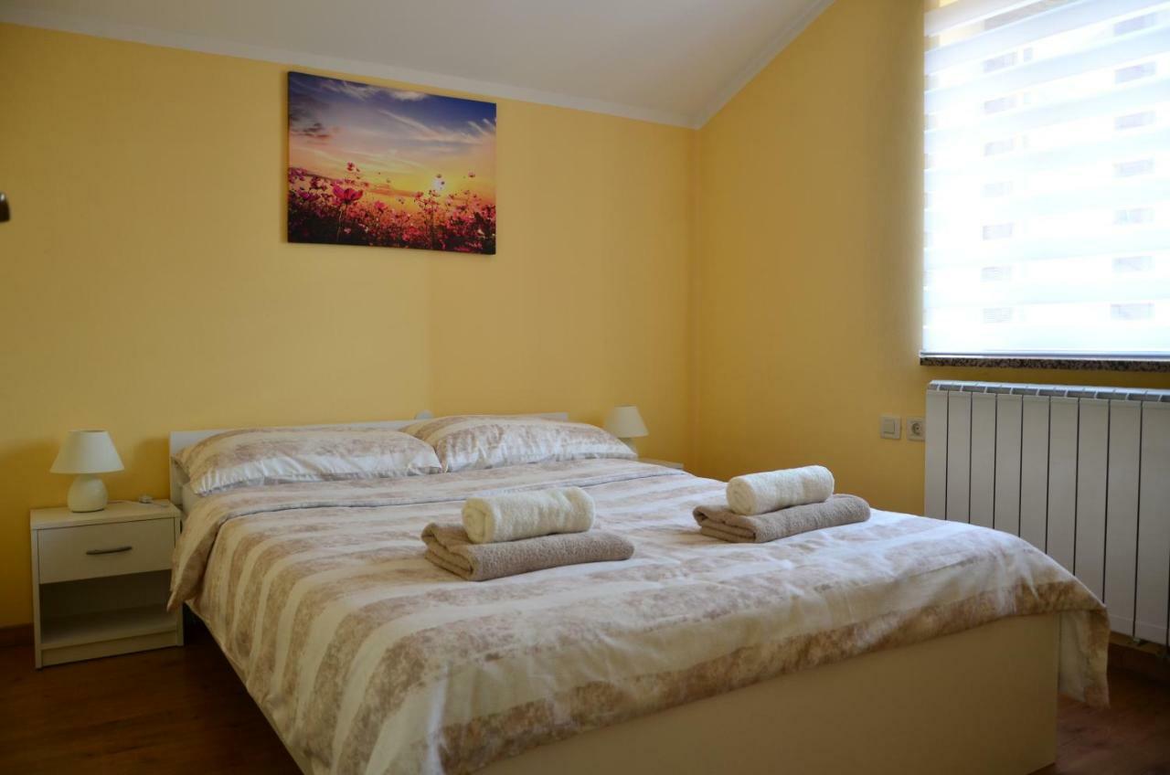 Apartma Louis Dutovlje Exterior foto